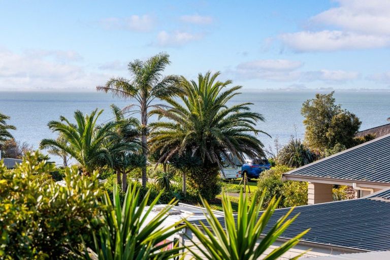Photo of property in 5 Taihiki Road, Clarks Beach, 2122