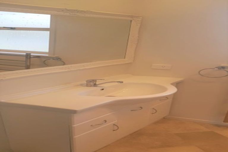 Photo of property in 1/24 Bute Road, Browns Bay, Auckland, 0630