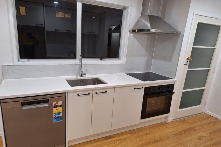 Photo of property in 2/56 Lavery Place, Sunnynook, Auckland, 0632