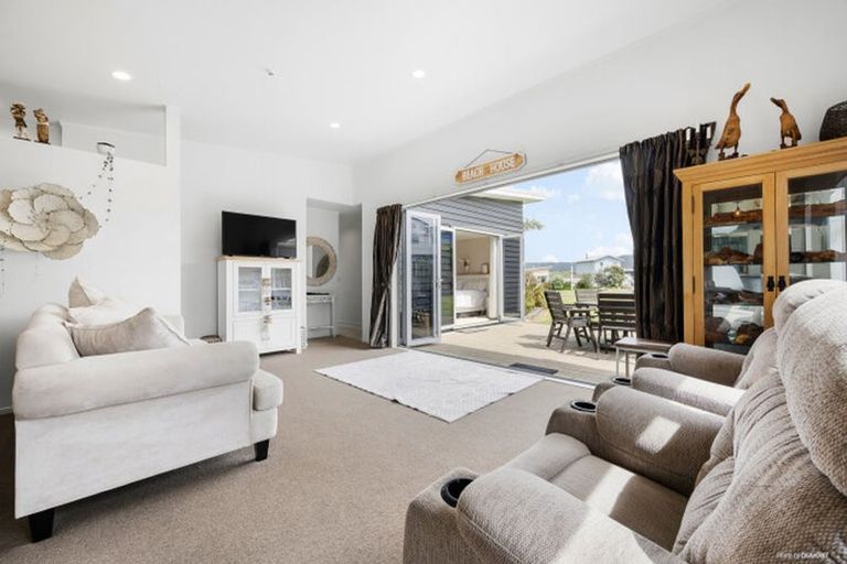Photo of property in 2 Beachcomber Road, Mangawhai Heads, Mangawhai, 0505