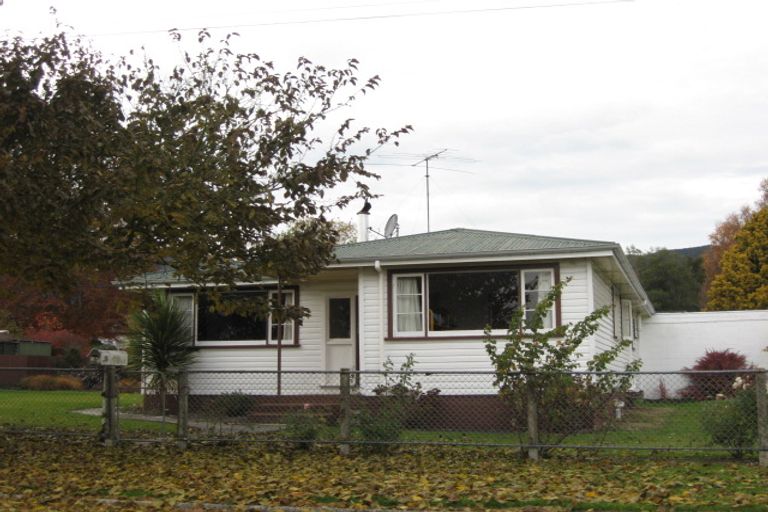 Photo of property in 8 Pine Street, Tapanui, 9522