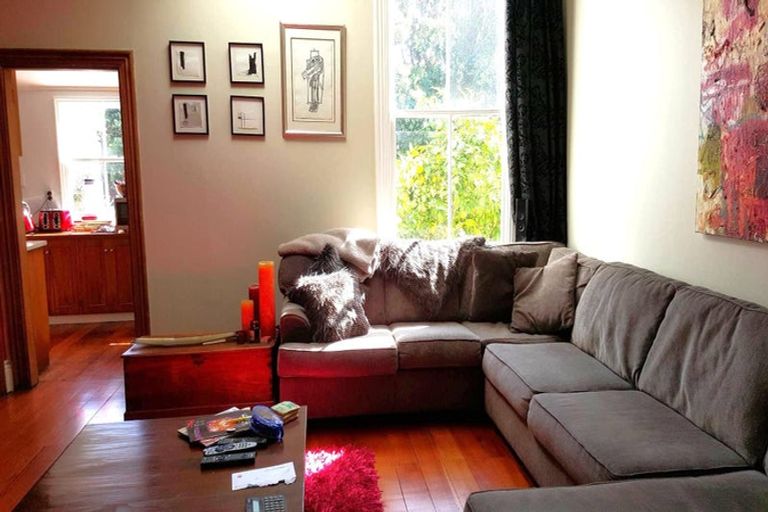 Photo of property in 11 Aorangi Terrace, Thorndon, Wellington, 6011