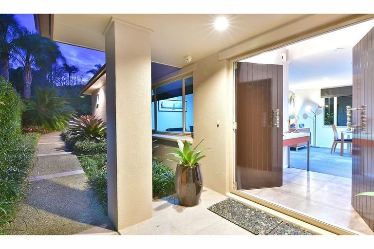 Photo of property in 2/126 Whangaparaoa Road, Red Beach, 0932