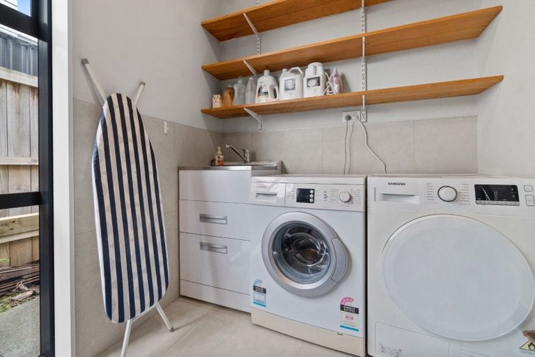 Photo of property in 16 Onekura Street, Red Beach, 0932