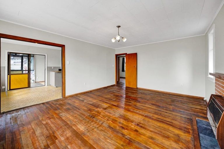 Photo of property in 85 Collins Street, Hawera, 4610