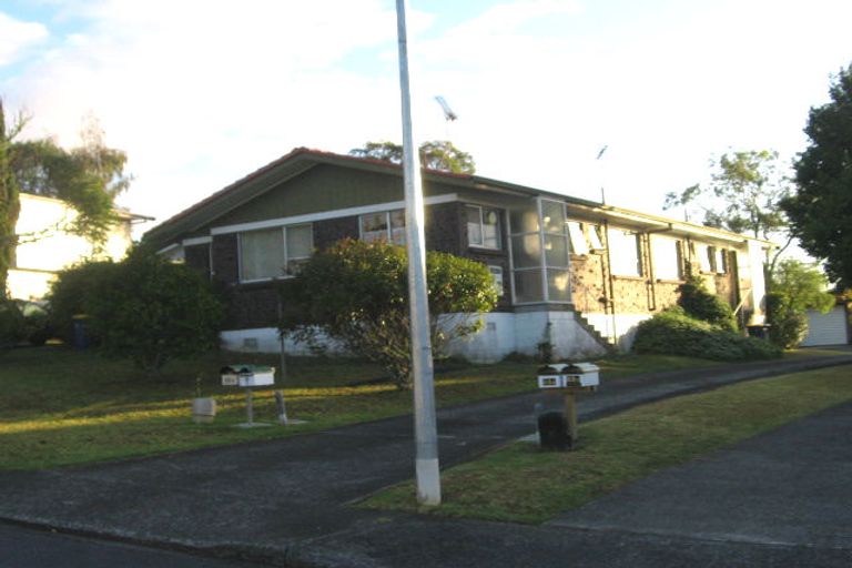 Photo of property in 2/25 Mannering Place, Hillcrest, Auckland, 0627