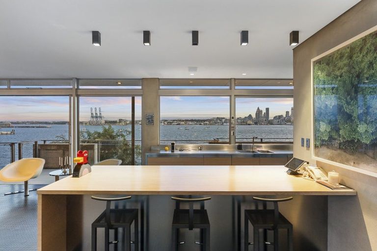 Photo of property in 9 Stanley Point Road, Stanley Point, Auckland, 0624