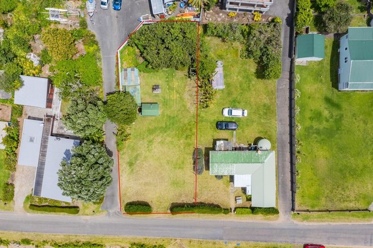 Photo of property in 129 Long Beach Road, Russell, 0202