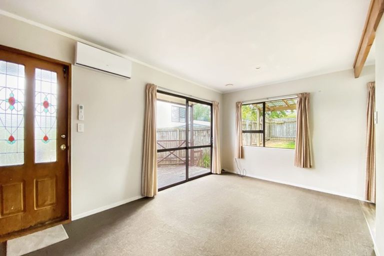 Photo of property in 1/23 Flaunty Place, West Harbour, Auckland, 0618