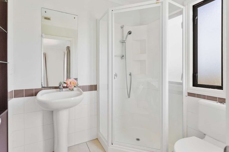 Photo of property in 29 Manu Place, Pinehill, Auckland, 0632