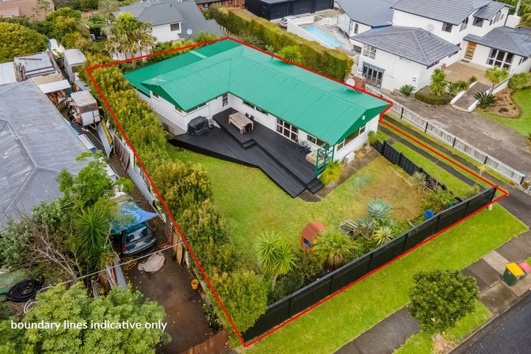 Photo of property in 1/90 Bradbury Road, Botany Downs, Auckland, 2010