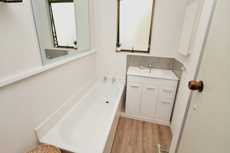 Photo of property in 62 Acacia Street, Kelvin Grove, Palmerston North, 4414