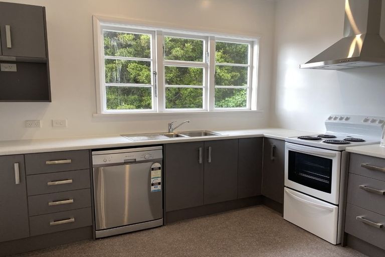 Photo of property in 4 Carleton Terrace, Tawa, Wellington, 5028