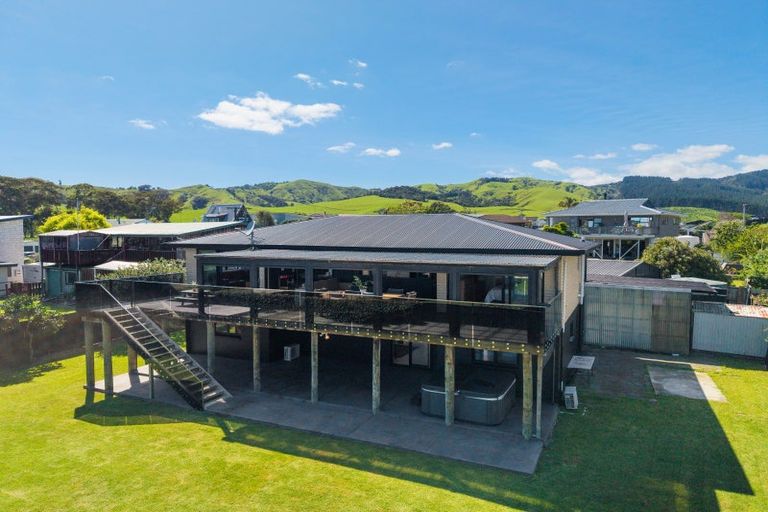 Photo of property in 10 Cottonwood Place, Kawakawa Bay, Papakura, 2585