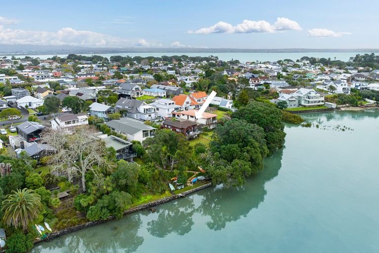 Photo of property in 9a Lynch Street, Point Chevalier, Auckland, 1022