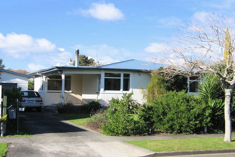 Photo of property in 3 Surrey Crescent, Hokowhitu, Palmerston North, 4410