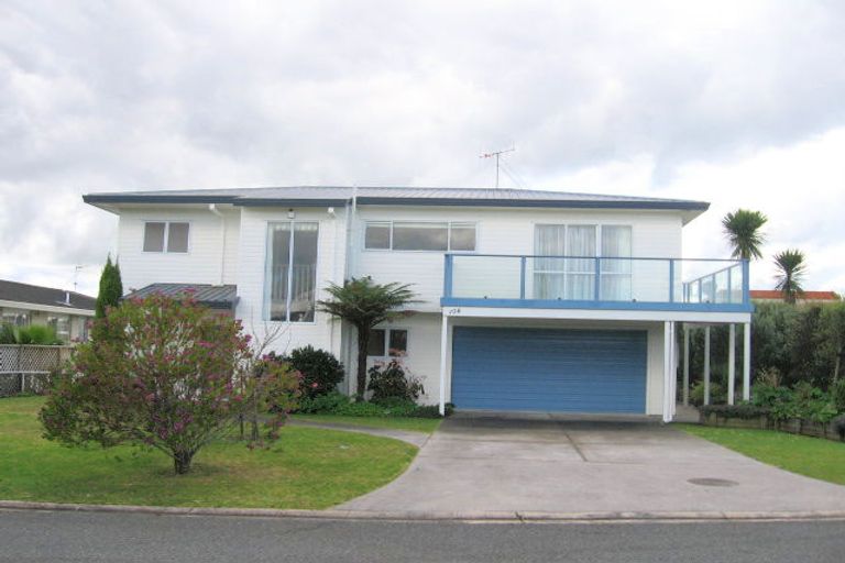 Photo of property in 108 Bruce Wallace Place, Whangamata, 3620