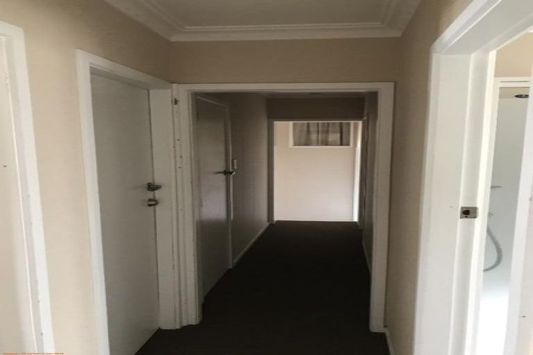 Photo of property in 2 Snead Place, Hamilton East, Hamilton, 3216