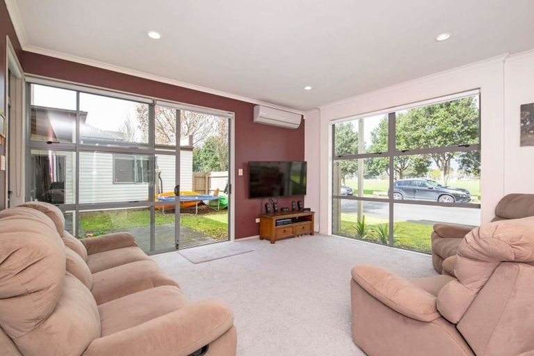 Photo of property in 16 Figaro Crescent, Takanini, 2112