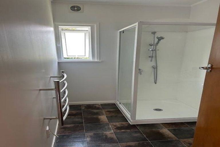 Photo of property in 2/70 Gladstone Road, Northcote, Auckland, 0627