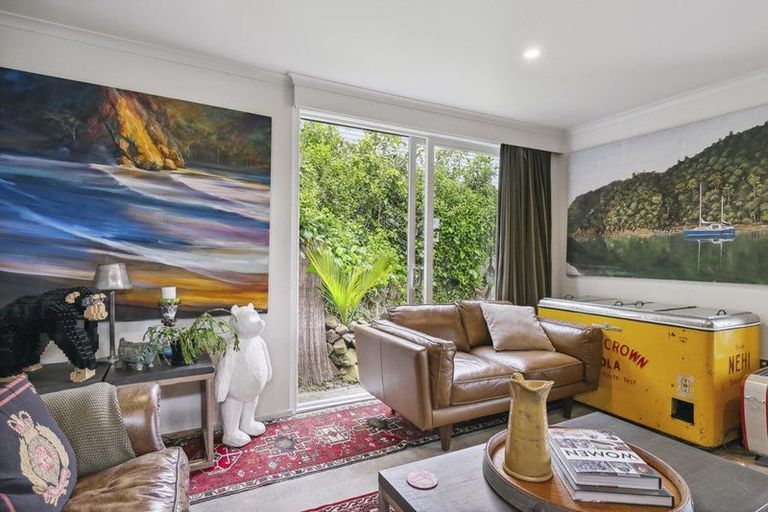 Photo of property in 33-35 Espin Crescent, Karori, Wellington, 6012