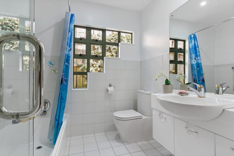 Photo of property in 1/28 Wiltshire Place, Somerville, Auckland, 2014