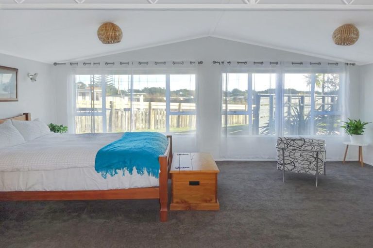 Photo of property in 23 Nash Parade, Foxton Beach, Foxton, 4815