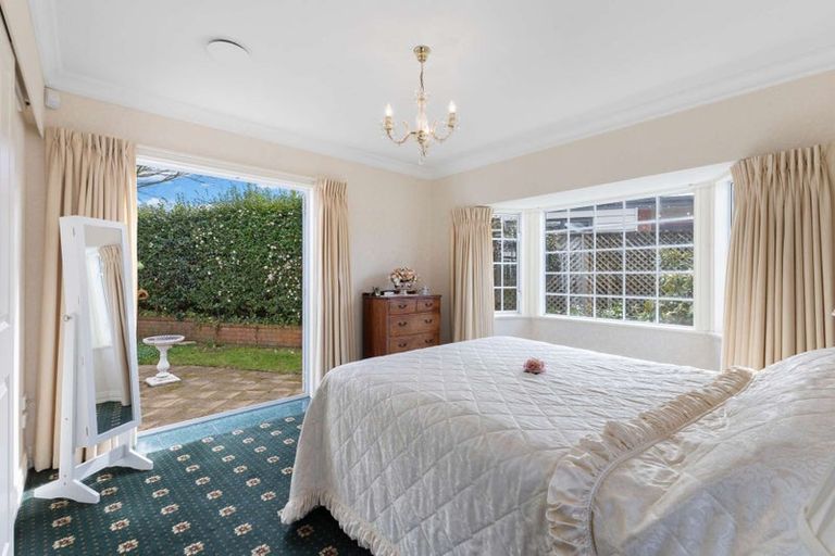 Photo of property in 424 Mangorei Road, Highlands Park, New Plymouth, 4312