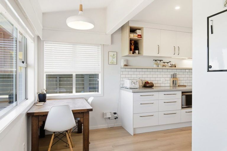 Photo of property in 12 Middlesex Place, Northland, Wellington, 6012