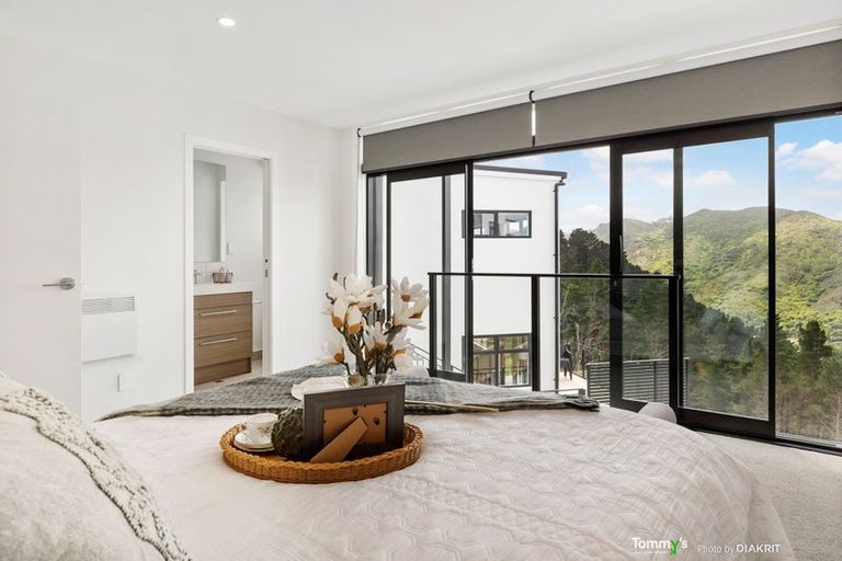 Photo of property in 15 Nanda Way, Khandallah, 6035