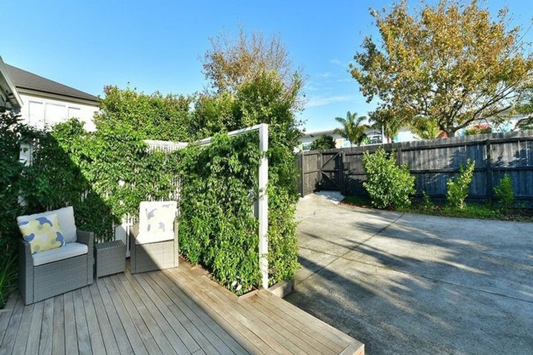 Photo of property in 57 Rosedale Road, Pinehill, Auckland, 0632
