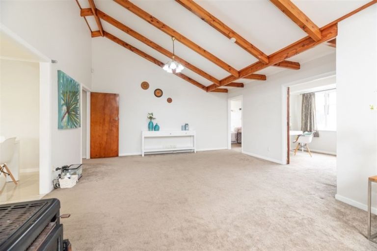 Photo of property in 87 Godley Road, Green Bay, Auckland, 0604