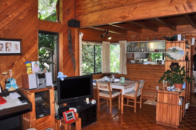 Photo of property in 4 Hillside Crescent, Leigh, 0985