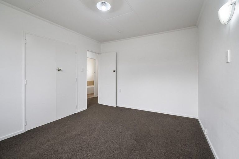 Photo of property in 28 Pinedale Parade, Milson, Palmerston North, 4414