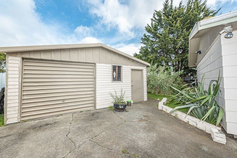 Photo of property in 28 Tongariro Street, Castlecliff, Whanganui, 4501