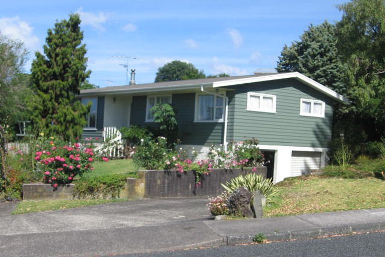 Photo of property in 49 Marlborough Avenue, Glenfield, Auckland, 0629