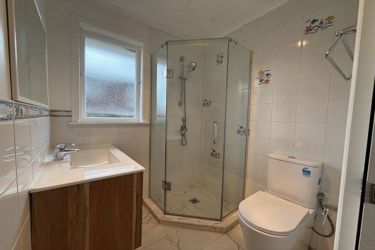 Photo of property in 39 Vera Road, Te Atatu South, Auckland, 0610