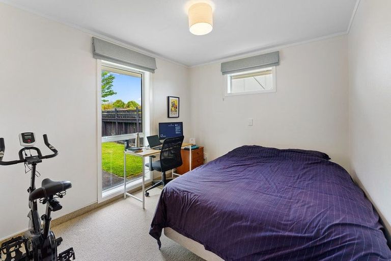Photo of property in 17 Rewarewa Crescent, Waikanae, 5036
