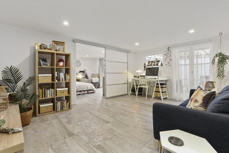 Photo of property in 21 Lyons Avenue, Murrays Bay, Auckland, 0630