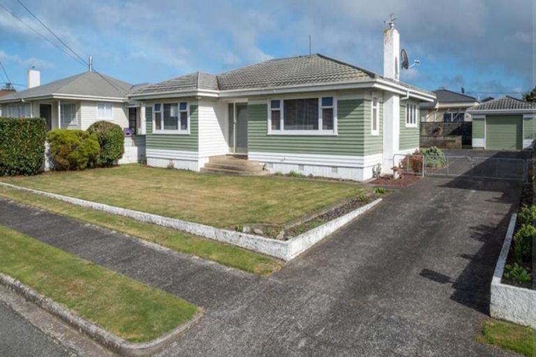 Photo of property in 5 Goodson Place, Hawera, 4610