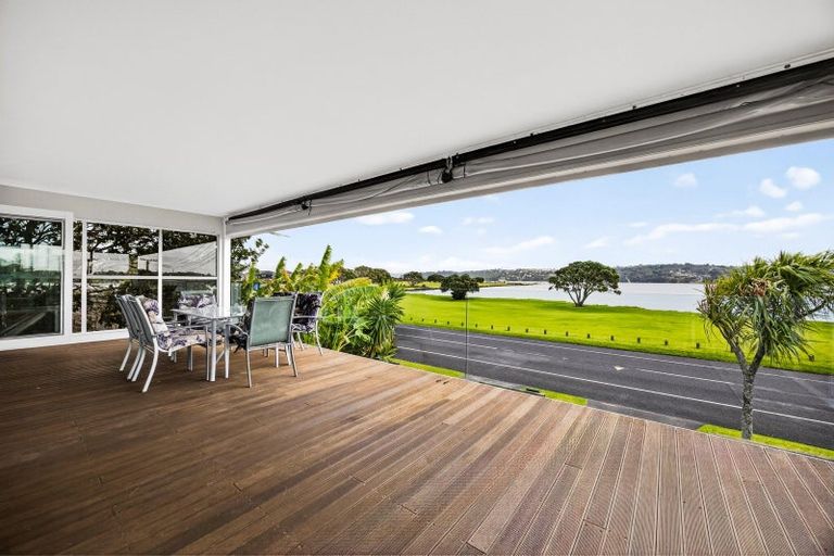 Photo of property in 70 Kiwi Esplanade, Mangere Bridge, Auckland, 2022