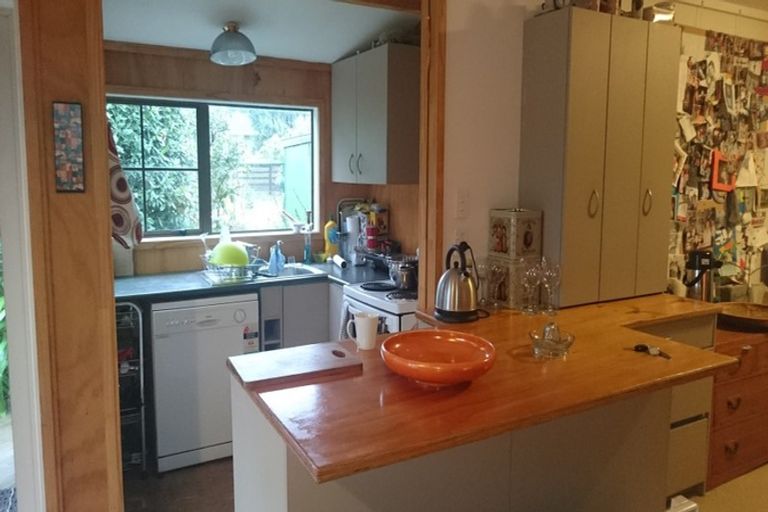 Photo of property in 19 Huiawa Street, Waikanae Beach, Waikanae, 5036