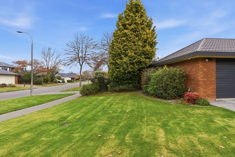 Photo of property in 12 Hatfield Place, Avonhead, Christchurch, 8042