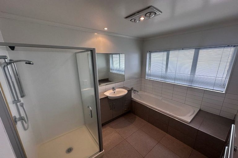 Photo of property in 4/10 Salford Crescent, Flat Bush, Auckland, 2019