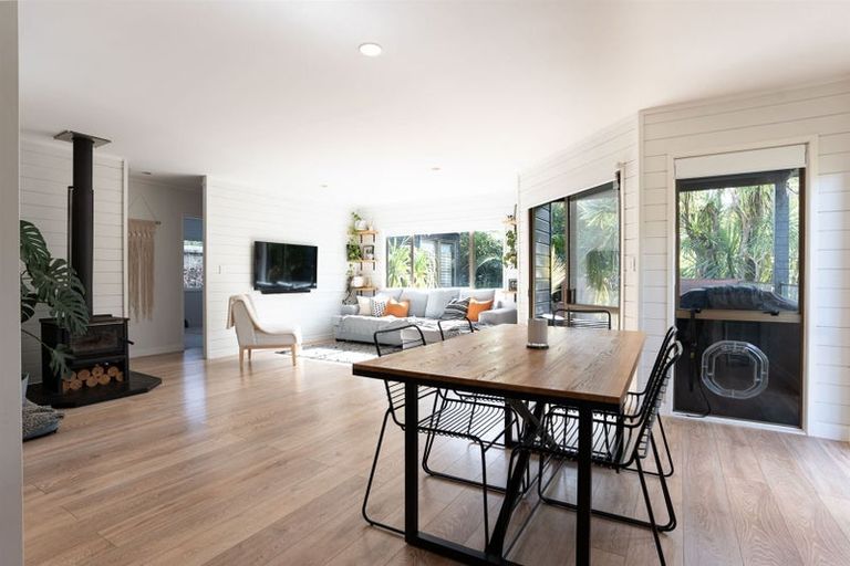 Photo of property in 1/45 Unsworth Drive, Unsworth Heights, Auckland, 0632