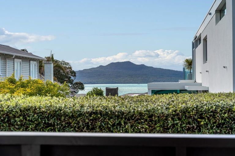 Photo of property in 2/10 Merani Street, Narrow Neck, Auckland, 0622