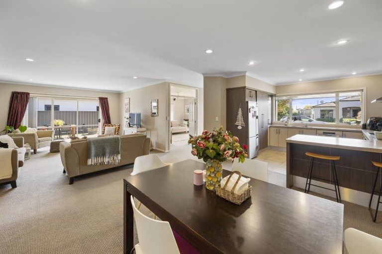 Photo of property in 14 Palliser Place, Poraiti, Napier, 4112