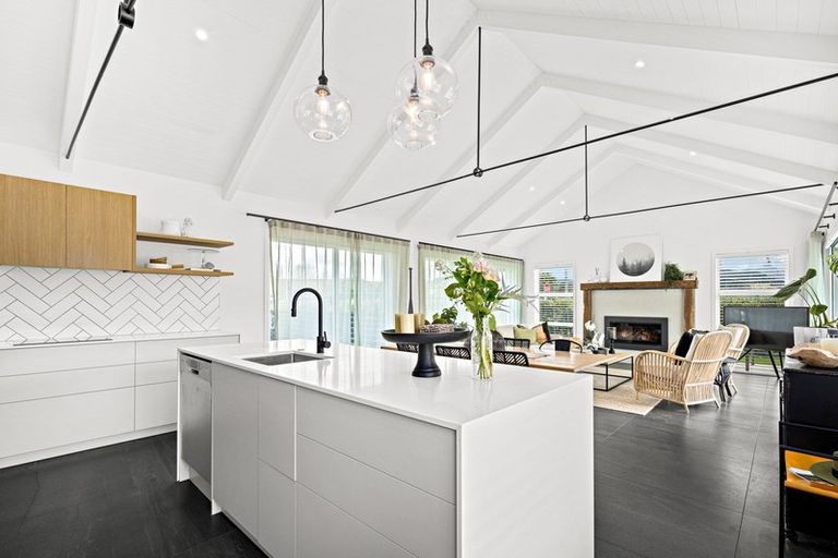 Photo of property in 2 Awanui Crescent, Matakana, 0985