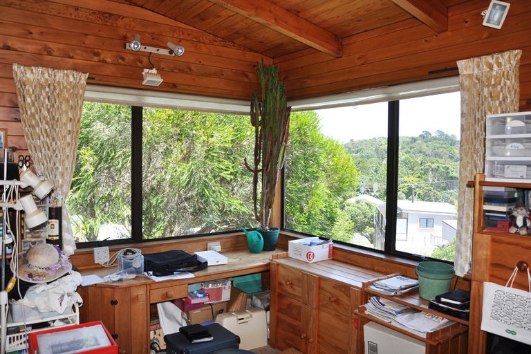 Photo of property in 4 Hillside Crescent, Leigh, 0985