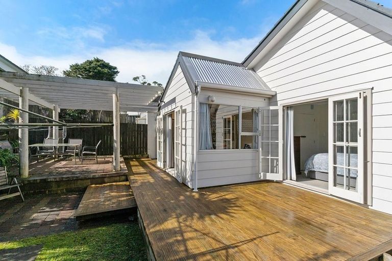 Photo of property in 1/19 Simon Ellice Drive, Bayview, Auckland, 0629
